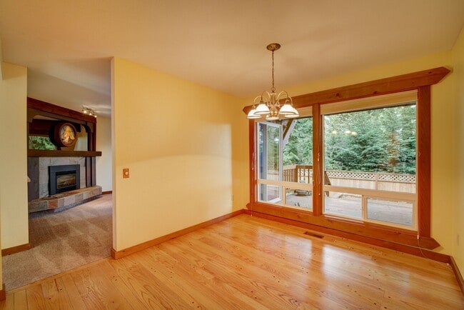 Building Photo - 3bd/2.5ba Edmonds Home