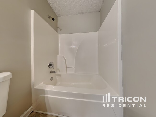 Building Photo - 1619 Spring Hill Ct