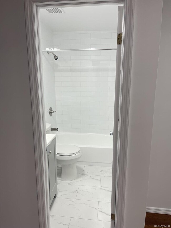 Building Photo - 60 W 184th St