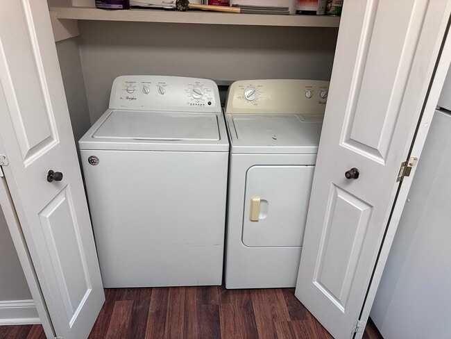 Building Photo - 2041 Greenwood Plz SW