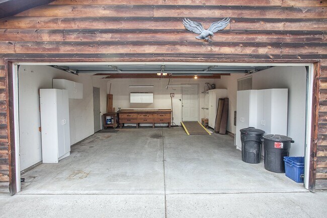 Building Photo - 4040 Summitview Dr