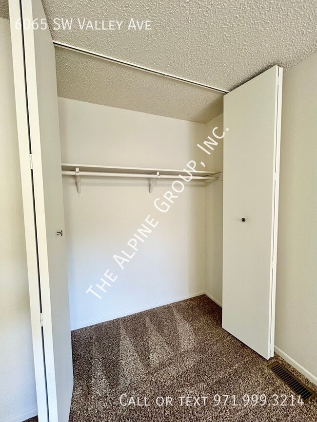 Building Photo - 2 Bedroom Townhome in Beaverton off Allen ...