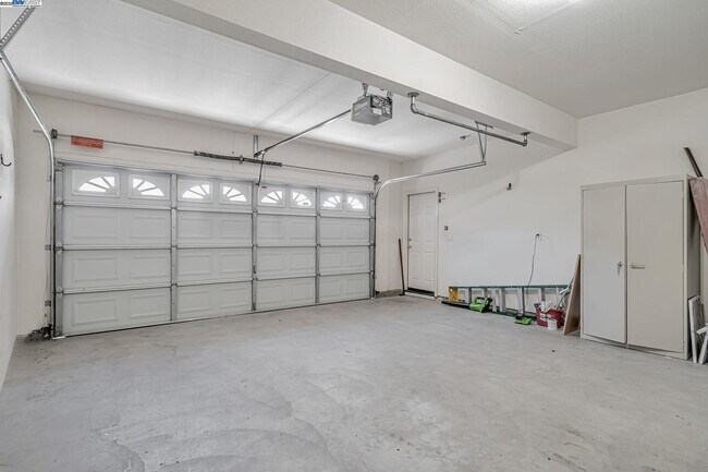 Building Photo - 260 Abigail Cir