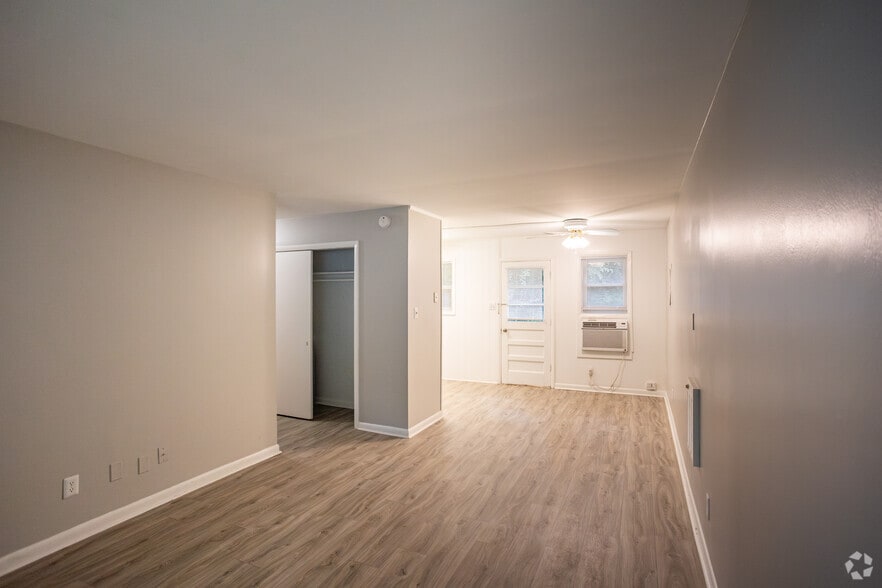 Primary Photo - Poplar Village