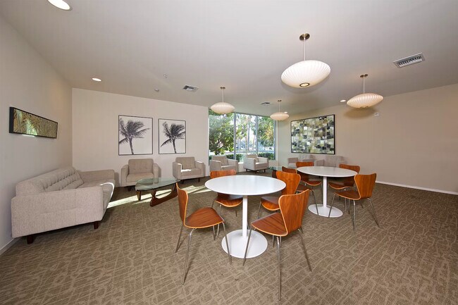 Building Photo - 3100 6th Ave