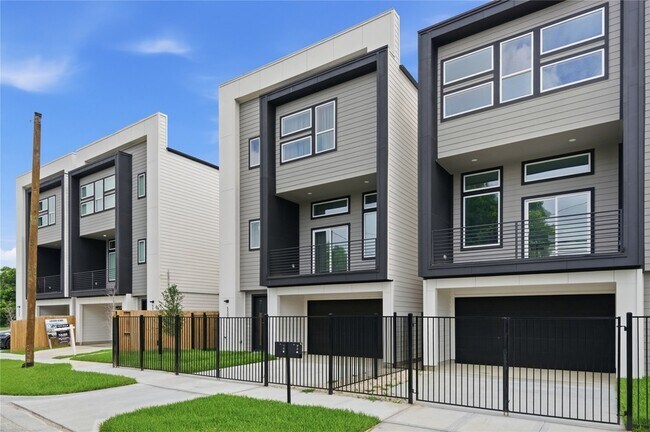 Building Photo - 5509 Hershe St