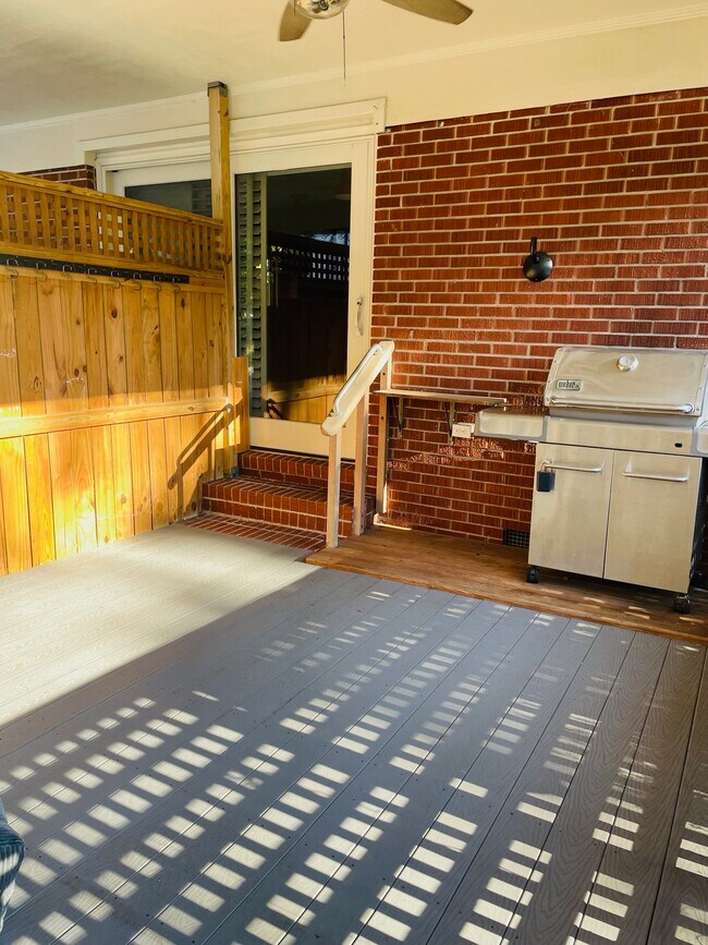 Building Photo - 401 E 56th St