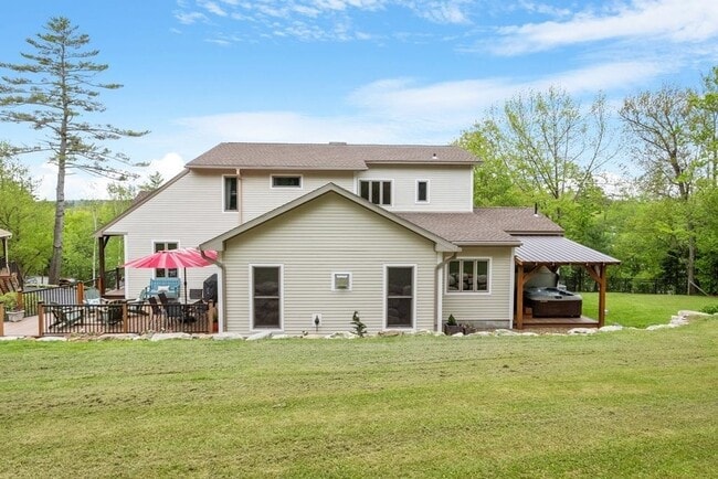 Building Photo - 588 Granite Lake Rd