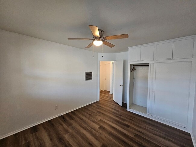 Building Photo - RETIREMENT COMMUNITY: Renovated Residence Hidden Gem 2 Bed/1 Bath - San Leandro
