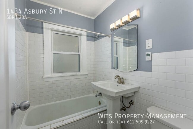 Building Photo - 1434 Asbury St N