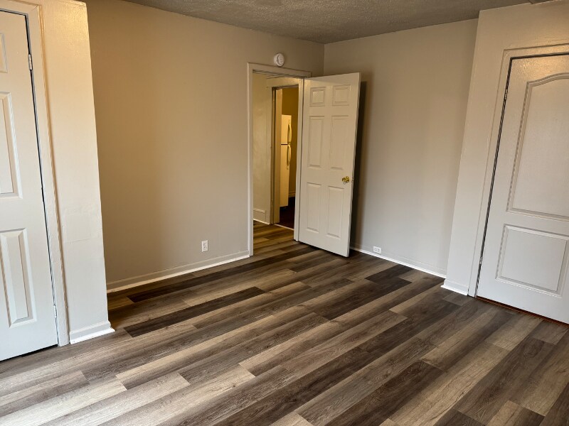 Building Photo - 119 S Elm Ave