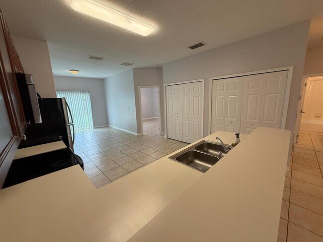 Building Photo - 816 Abbeville Ct
