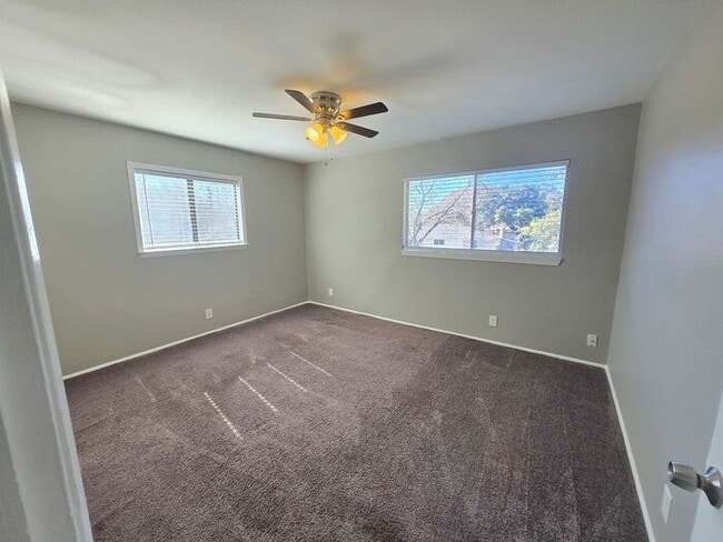 Building Photo - Spacious in Carrollton