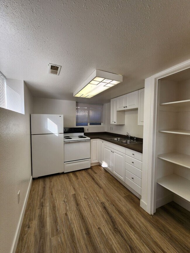 Building Photo - 2571 E 3300 S