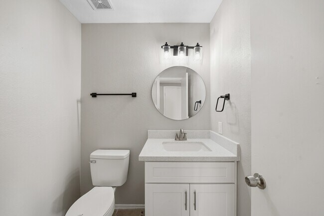 Building Photo - 21619 Knightsbrook Ln