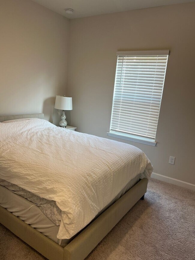 Building Photo - BEAUTIFUL 4 bedroom / 3 bath home located off Water Tower Road!