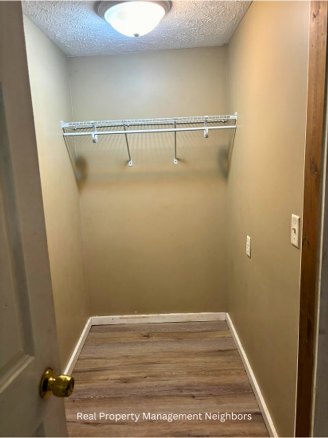 Building Photo - Large and Sunny 3 Bed 1 Bath Home Available for Rent in Edmore