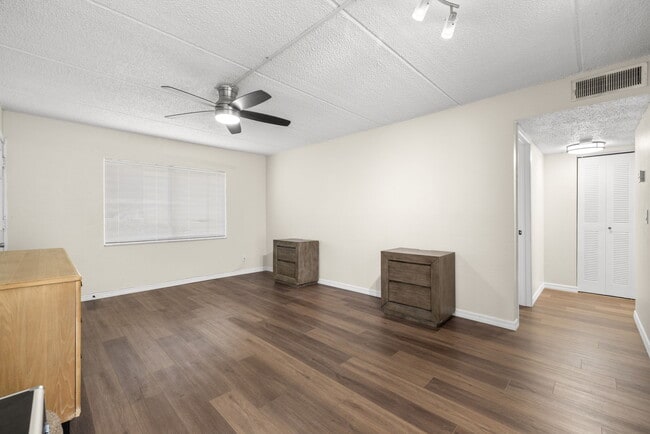 Building Photo - 3206 W Azeele St