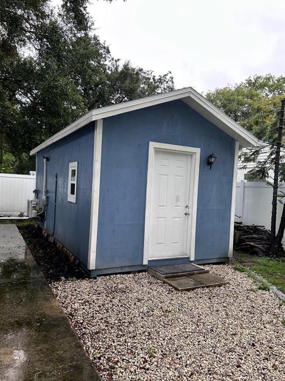 Primary Photo - 1204 E Lambright St