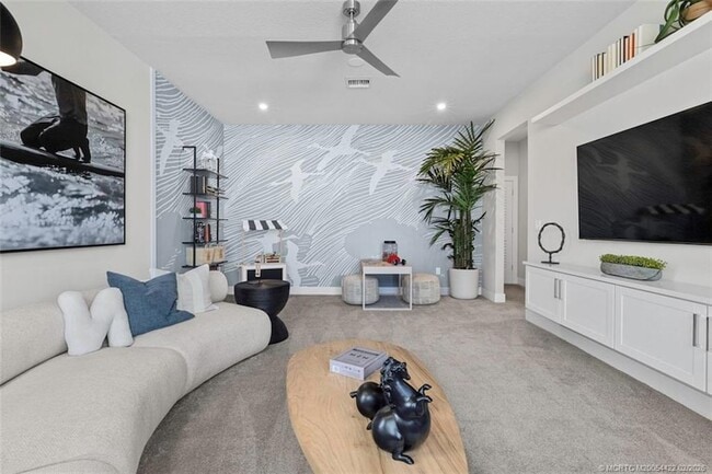 Building Photo - 823 SW Pr Ave