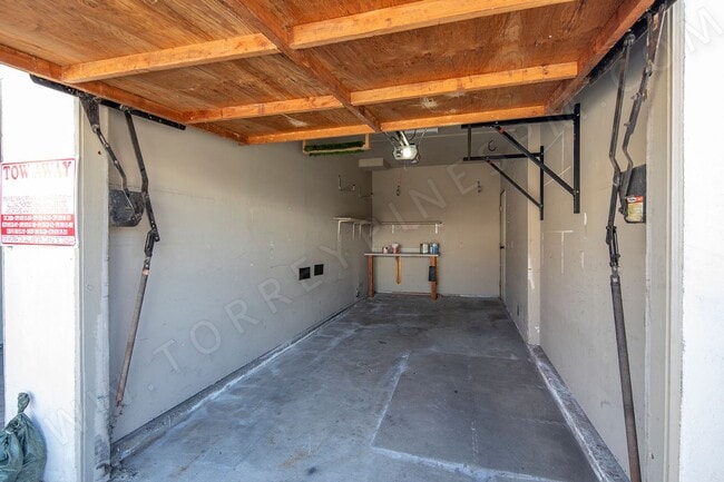 Building Photo - *OPEN HOUSE: 11/22 1:30-2:30pm* 3BR Townhouse in Pacific Beach + W/D
