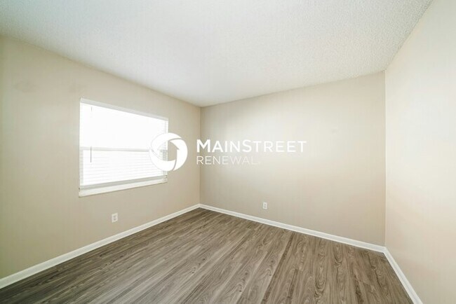 Building Photo - 4 Bedroom Pet-Friendly Home in Valrico, FL with Main Street Renewal
