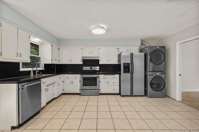 Building Photo - 520 Croton Falls Rd