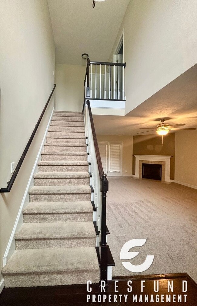 Building Photo - 4BR 2.5 Bath with Screened Porch and priva...