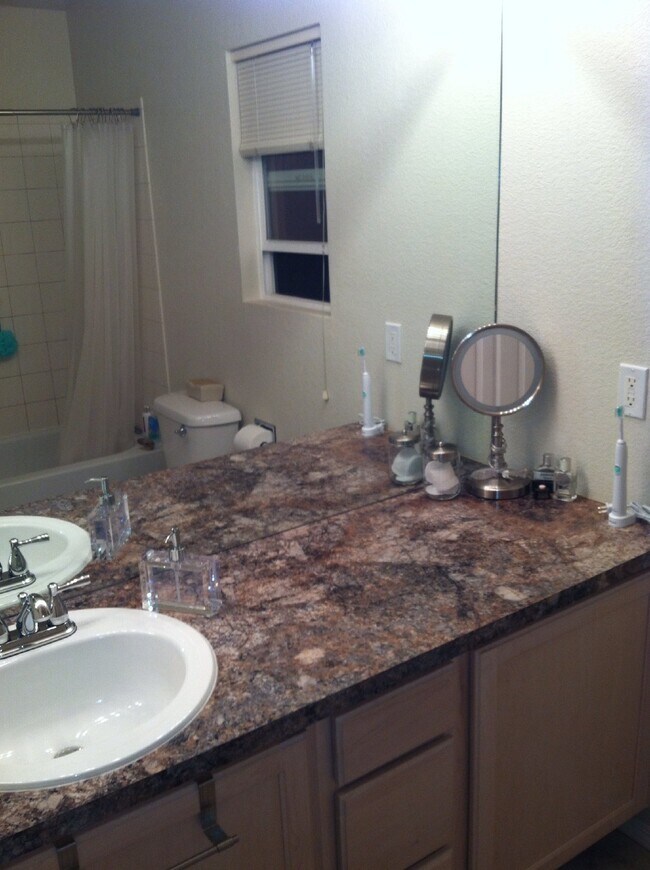 Building Photo - 3 bedroom - Menagerie