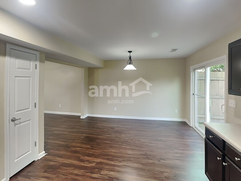 Building Photo - 1028 Daniel Ln