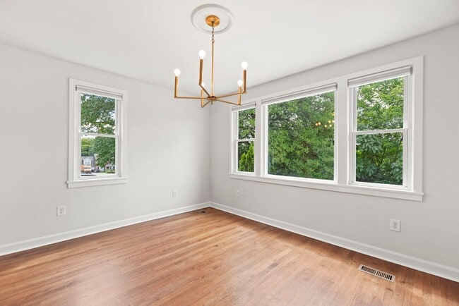 Building Photo - Knoxville 37909 - 3 bedroom 2 bath - call ...