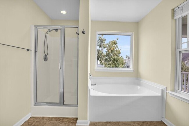 Building Photo - 3 Bedroom 3 Bathroom in Hinesville