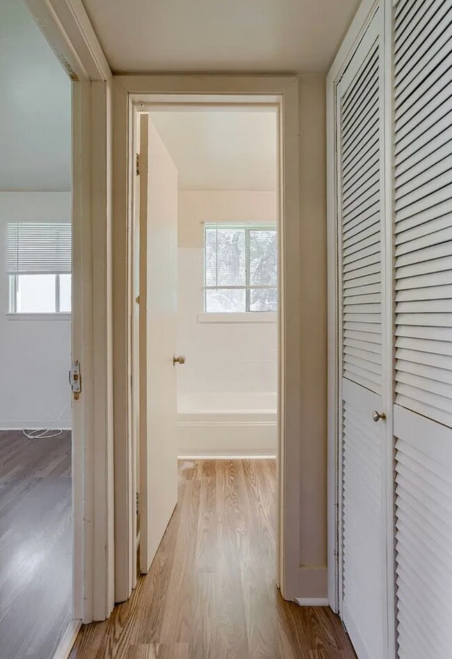 Building Photo - 15411 Barat Ave