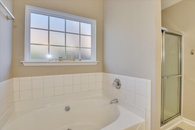 Building Photo - 703 Cannock Loop