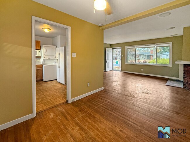 Building Photo - $0 DEPOSIT OPTION!!! CHARMING 3 BED/1 BATH RANCH IN VIRGINIA VILLAGE: HARDWOOD FLOORS, SPACIOUS L...