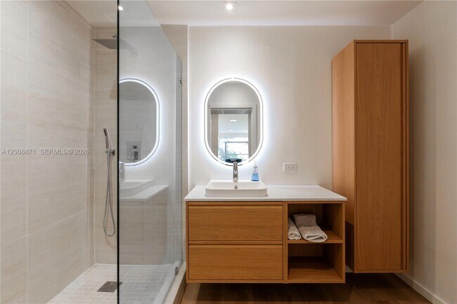 Building Photo - 3021 Coconut Grove Dr