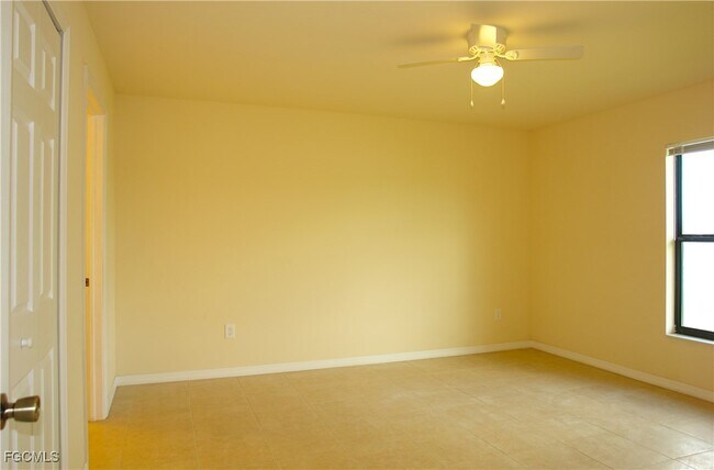 Building Photo - 528 SE 5th Ave