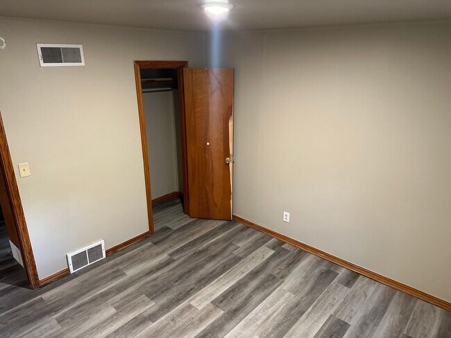 Building Photo - Available Now! 3-Bed, 1-Bath Home in central Springdale + Garage and Large, Fence-In Backyard!