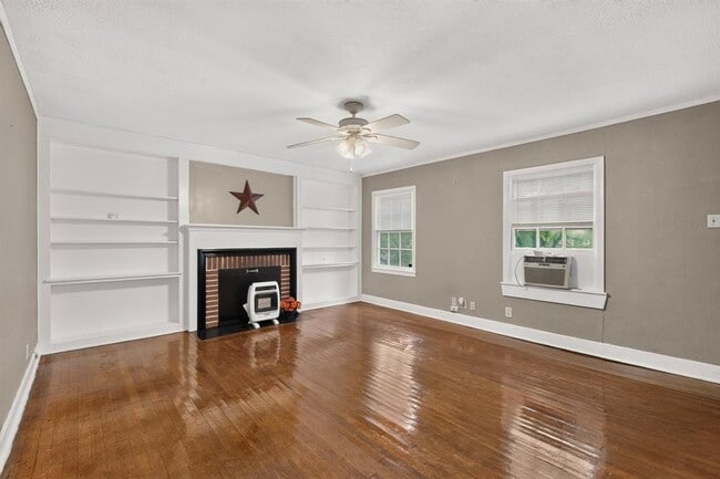 Building Photo - 3100 Breeze Terrace