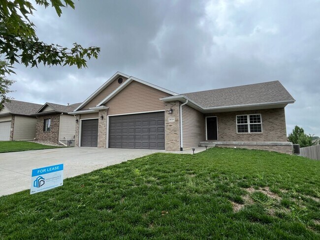 Primary Photo - 8020 Renatta Dr 5bed/3bath