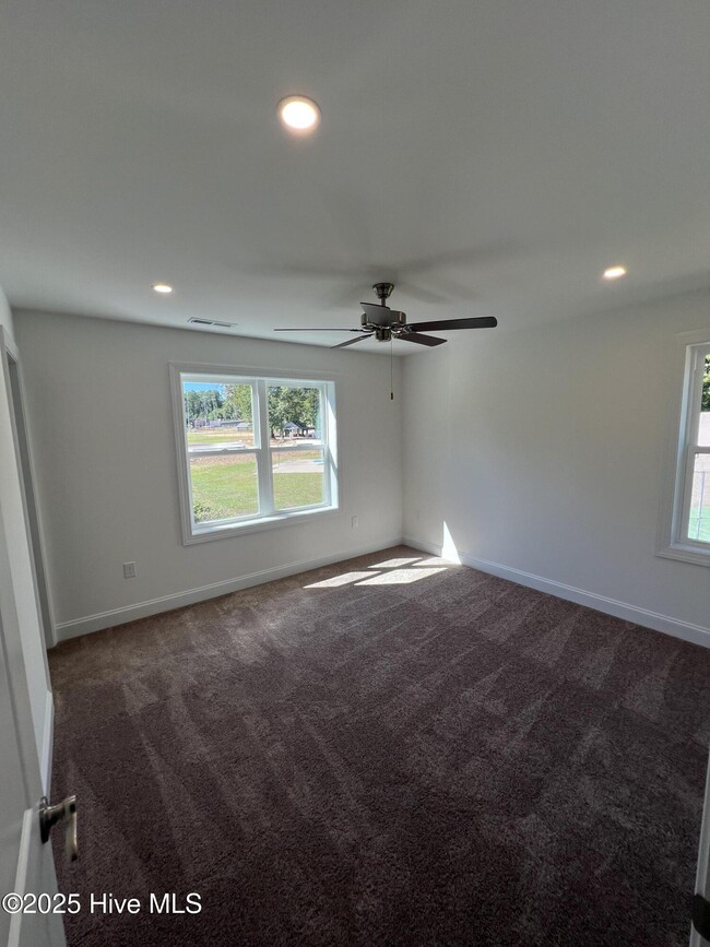 Building Photo - 257 Townhome Ln