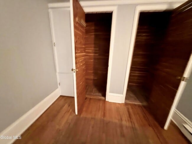 Building Photo - 10 W Main St