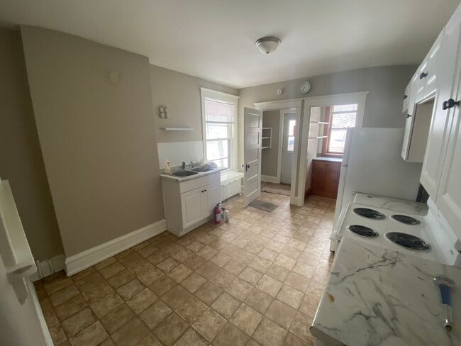 Building Photo - 2107-2107 E 5th St