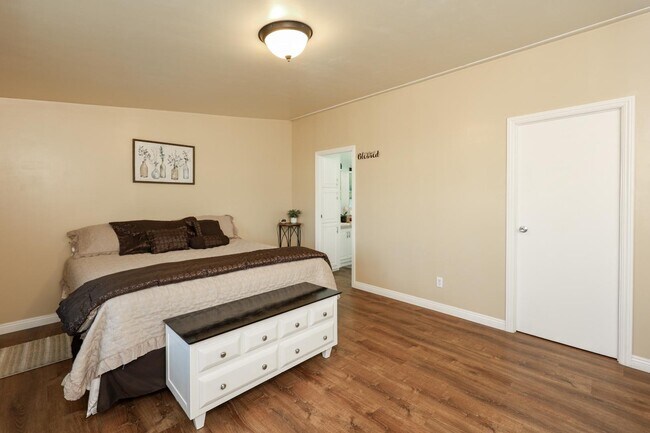 Building Photo - 500 Rancheros Dr