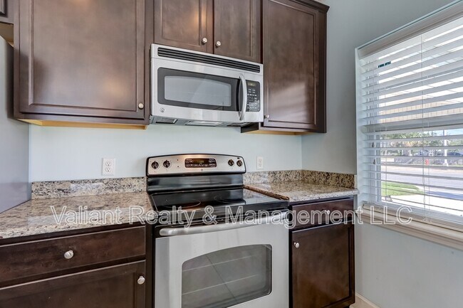 Building Photo - 2110 3rd St