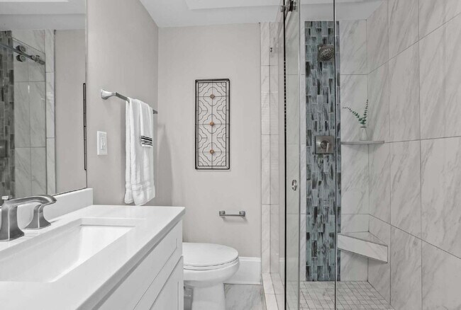 Building Photo - "Modern Comfort Awaits: Spacious 2-Bed, 2-Bath Condo with Elegance in the Heart of Atlanta"