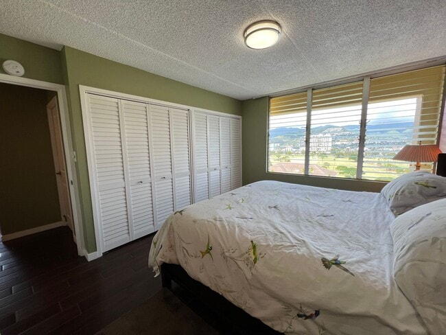 Building Photo - 2BD/2BA/2PKG. Furnished, Waikiki, Views, Breeze