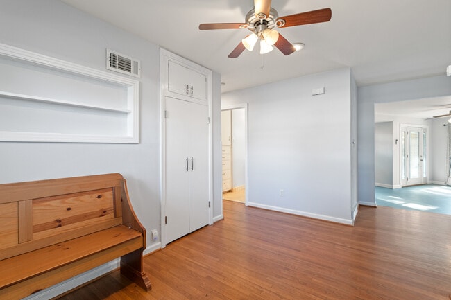 Building Photo - 22 E Hawthorne St