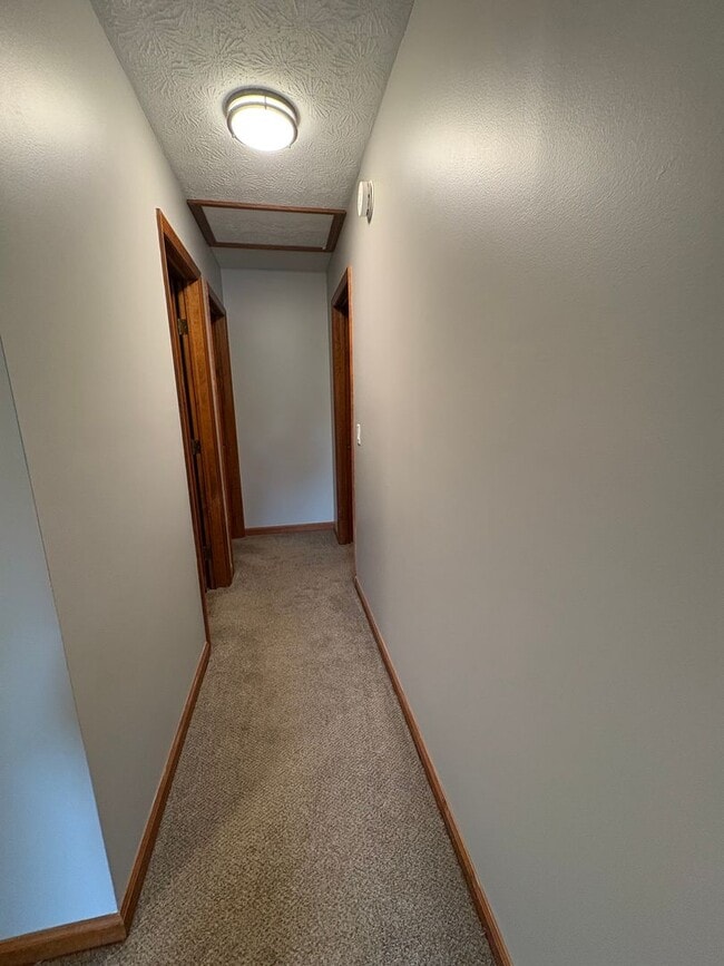 Building Photo - Beautiful Tri-level Home in Centerville