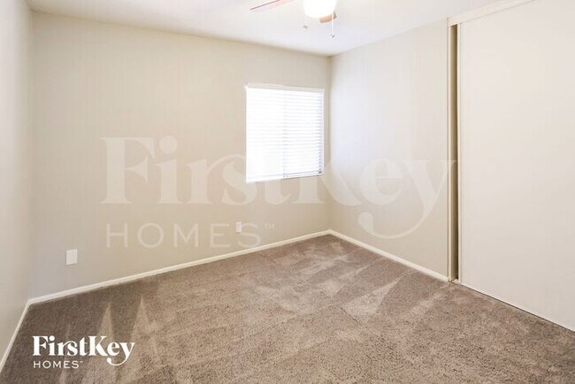 Building Photo - 5240 W Desert Cove Ave